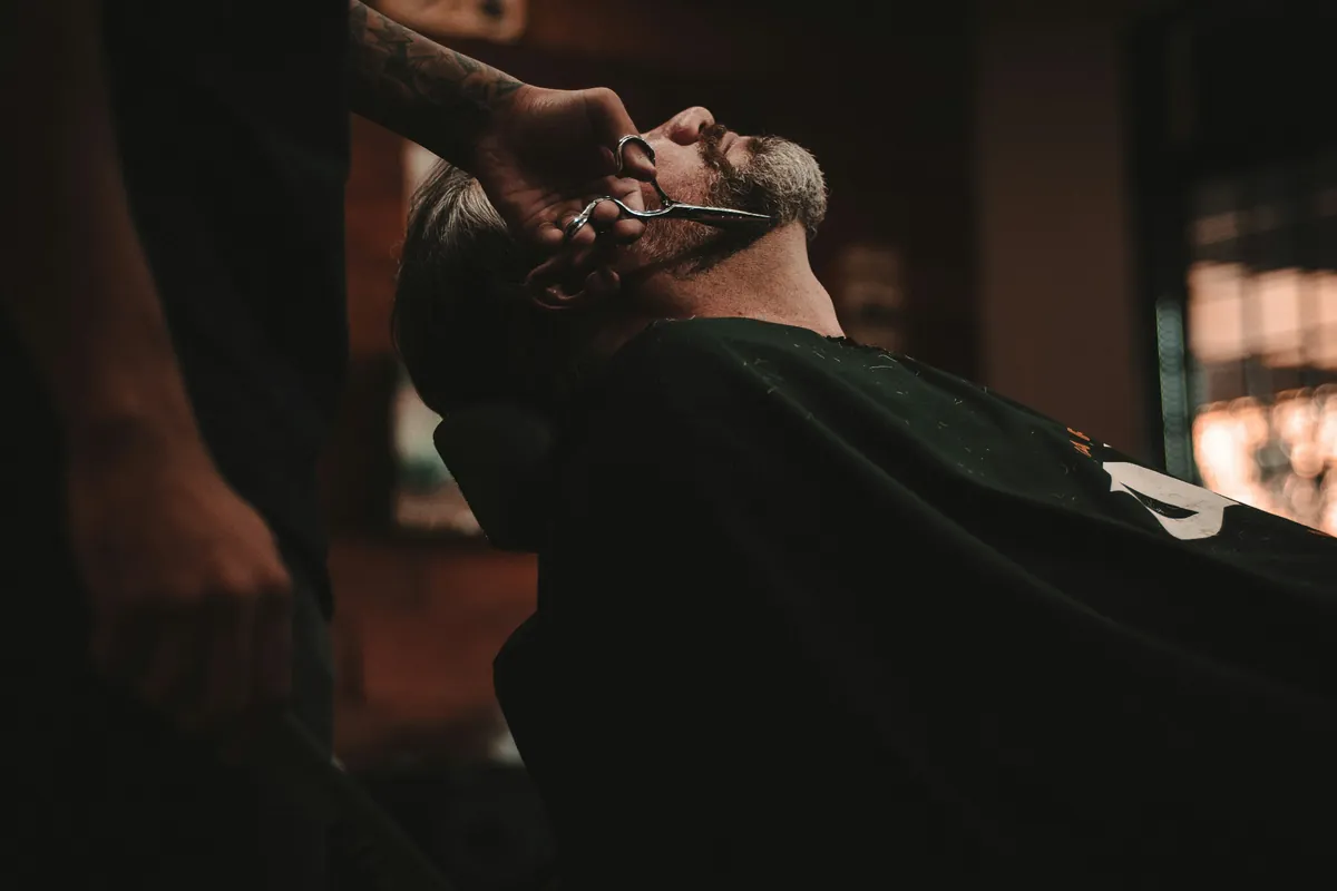 How Much Does a Barber Chair Cost? Renting vs. Leasing Explained